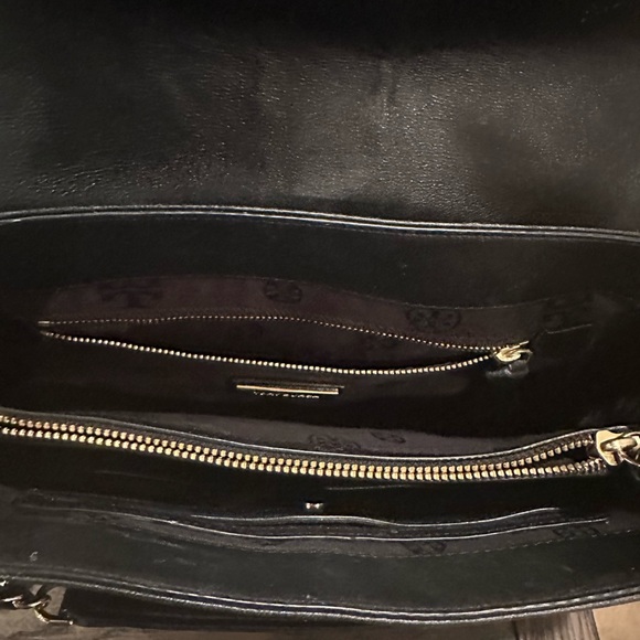 Tory Burch
Marion Quilted Flap Shoulder Bag - Picture 3 of 8